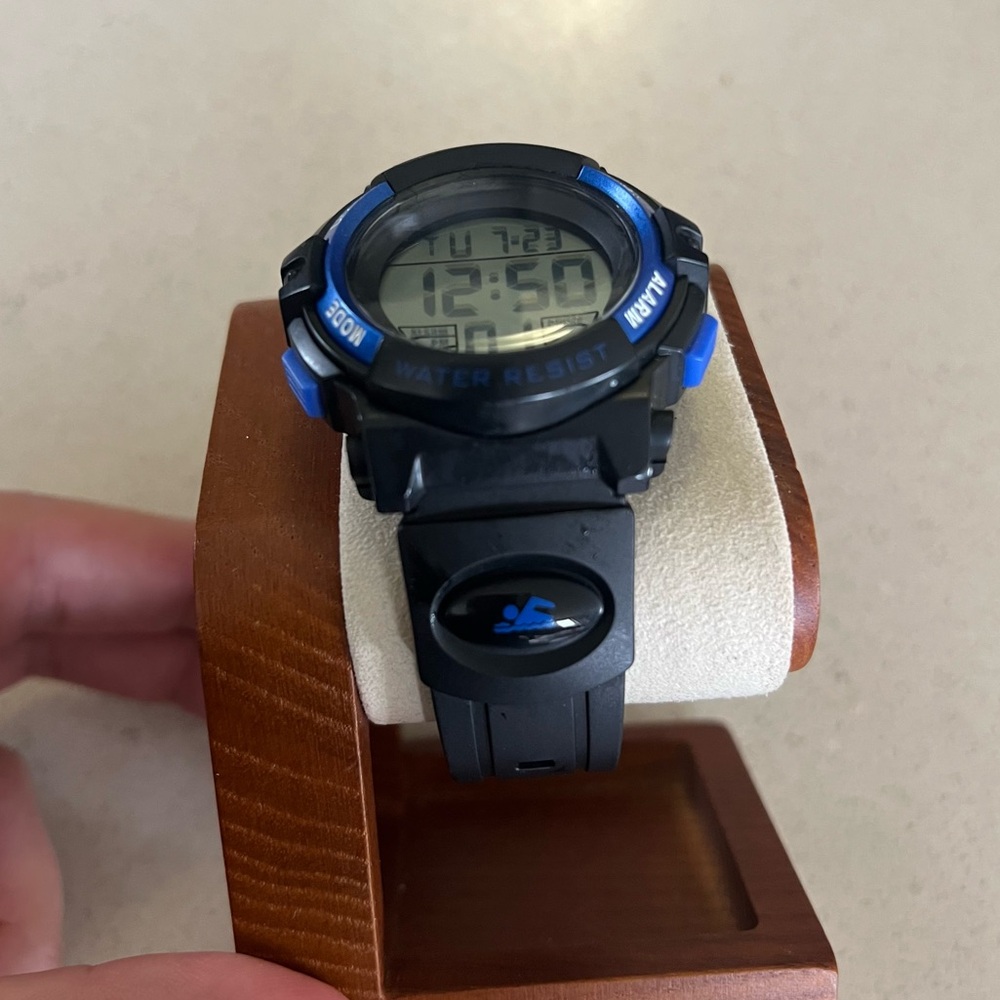Digital Watch - Picture 6 of 6